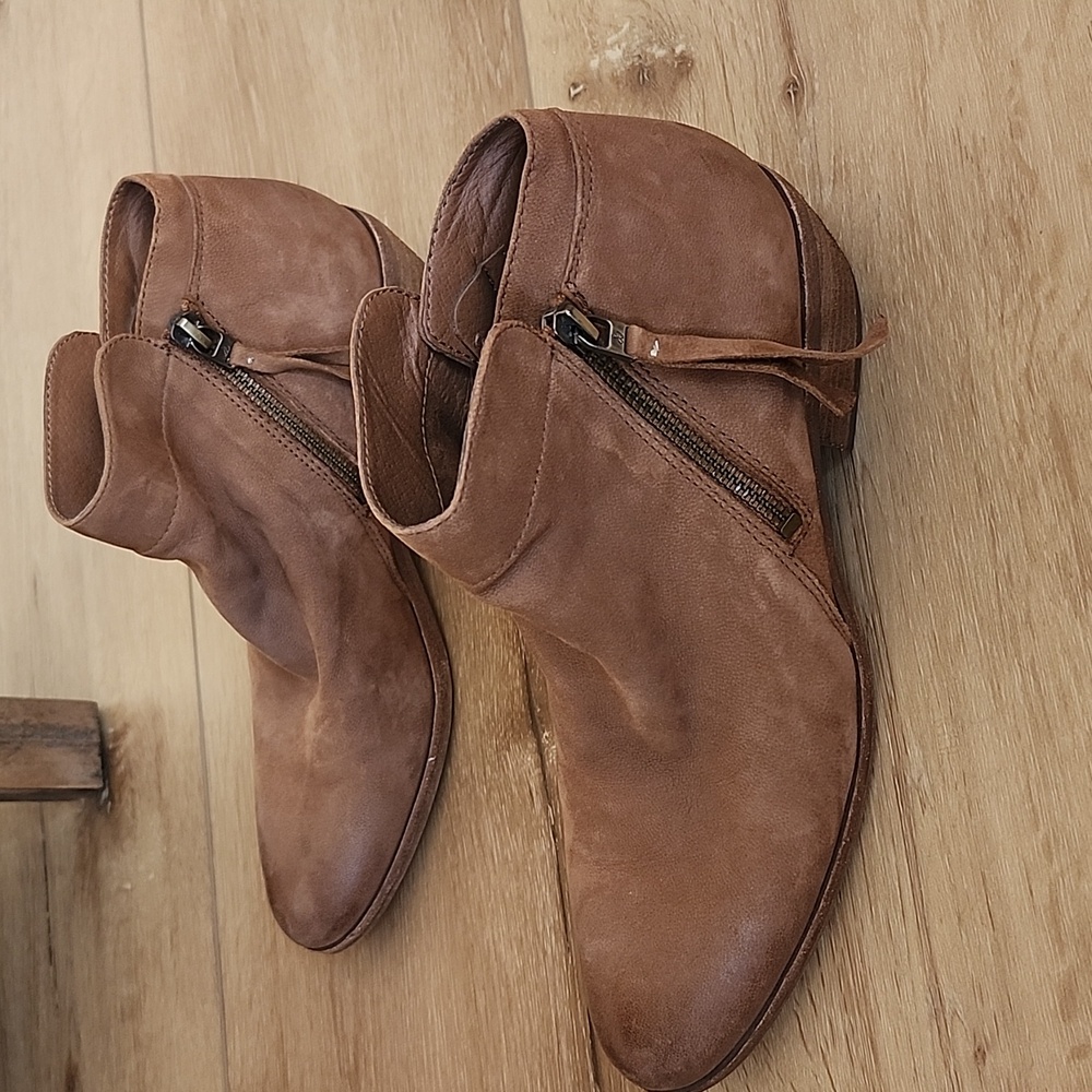 Sam Edelman Leather Ankle Boots, Size 8 - Picture 4 of 10